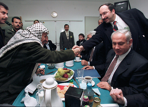 Gold, Netanyahu and Arafat in 1997 (Photo: EPA) (Photo: EPA)