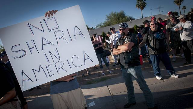 Anti-Islam protesters (Photo: EPA)
