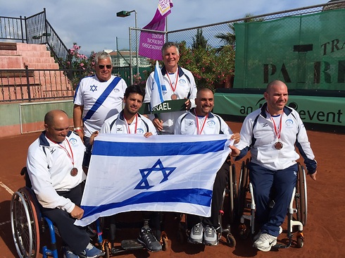 נבחרת הטניס הפראלימפית של ישראל. הישג נהדר (צילום: ההתאחדות לספורט נכים) (צילום: ההתאחדות לספורט נכים)