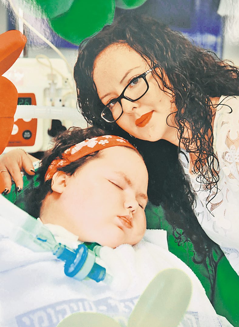 רוני צור ואחותה שנמצאת בתרדמת מאז תאונת הדרכים הקשה שעברו יחד צילום ליאור לייבוביץ נייד 0523326321 יש לבדוק אישור פרסום עם הצלם ליאור לא קיבלתי ממנו אישור רוני אמרה שזה צולם עבורה כמתנה וזה לא מספק כאישור פרסום יש לבדוק עם הצלם חדשות (ליאור ליבוביץ) רוני צור ואחותה שנמצאת בתרדמת מאז תאונת הדרכים הקשה שעברו יחד צילום ליאור לייבוביץ נייד 0523326321 יש לבדוק אישור פרסום עם הצלם ליאור לא קיבלתי ממנו אישור רוני אמרה שזה צולם עבורה כמתנה וזה לא מספק כאישור פרסום יש לבדוק עם הצלם חדשות (ליאור ליבוביץ)