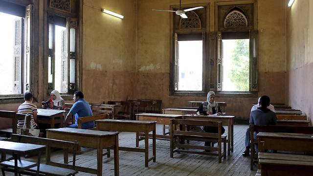 Students are seen during a Koran verbal recital exam in one of the Al-Azhar institutes in Cairo, Egypt, May 20, 2015. (Reuters)