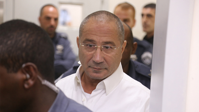 מאיר אברג'יל בהארכת המעצר, היום (צילום: מוטי קמחי) (צילום: מוטי קמחי)