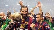 ברצלונה חוגגת עם הגביע