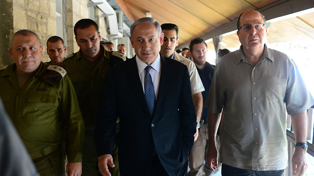 IDF Chief of Staff Eisenkot, Prime Minister Netanyahu and Defense Minister Ya'alon (Photo: Koby Gideon, GPO)