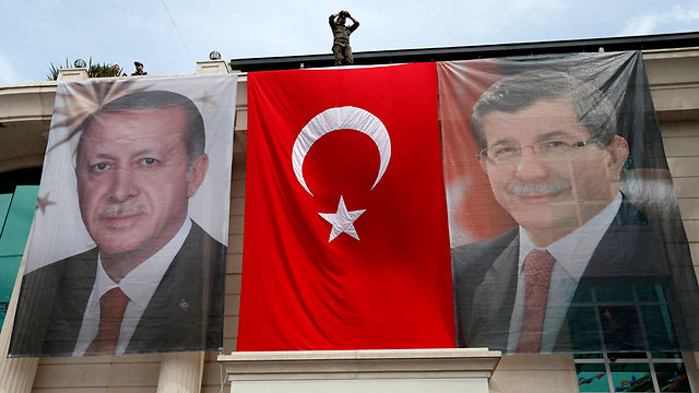 Posters for Erdogan (left) and Davutoglu in Istanbul (Photo: Reuters)