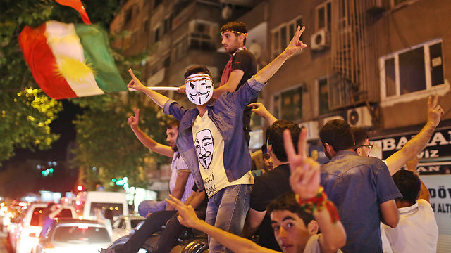 Kurdish protests in Diyarbarkir (Photo: AP)