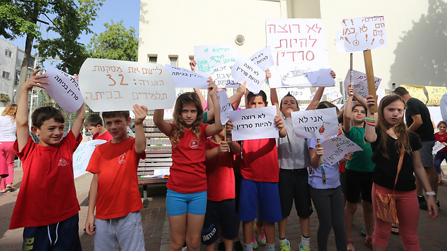 Students protesting at a school in Givatayim. (Photo: Yaron Brener) (Photo: Yaron Brener)