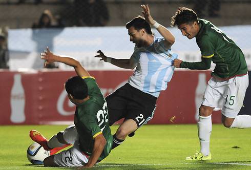 סבסטיאן גמארה (מימין) בתבוסה לארגנטינה (צילום: AP) (צילום: AP)