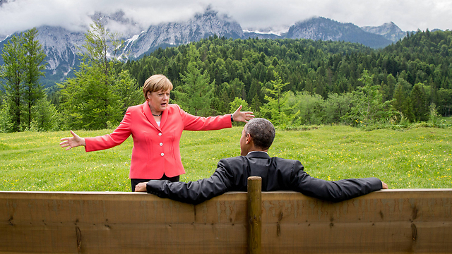 קנצלרית גרמניה דחקה את הנשיא האמריקני למקום השלישי. מרקל ואובמה (צילום: AP ) (צילום: AP )