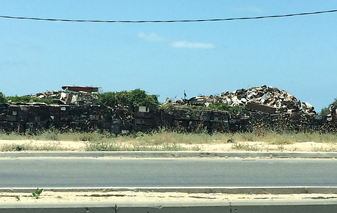 An IDF post which turned into a junkyard (Photo: Maurizio Molinari)