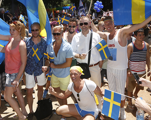 נציגות שבדית מרשימה במצעד הגאווה (צילום: קובי וולף) (צילום: קובי וולף)