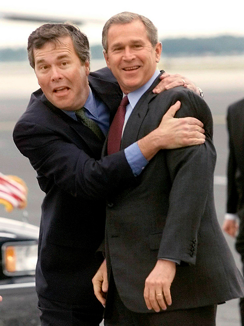 "התקשורת מתייחסת לג'ב בעוינות". האחים בוש ב-2001 (צילום: רויטרס) (צילום: רויטרס)