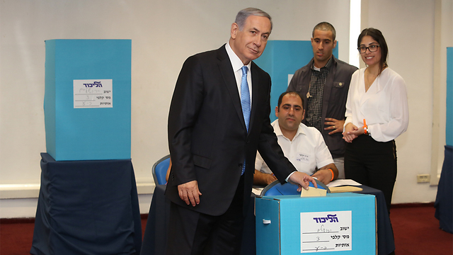 PM Benjamin Netanyahu voting Sunday in Jerusalem (Photo: Gil Yohanan)