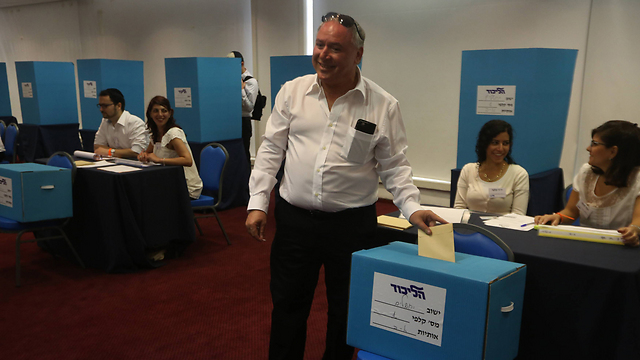 MK David Amsalem voting at Likud elections (Photo: Gil Yohanan)