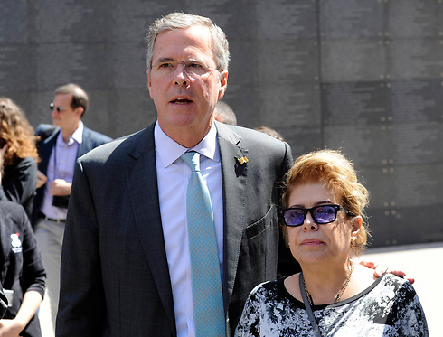 רעייתו של המועמד לנשיאות ממוצא מכסיקני. ג'ב וקולומבה בוש (צילום: AP) (צילום: AP)