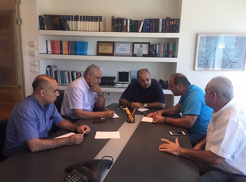 הפגישה הקודמת בין הצדדים בתיווכו של ח"כ אחמד טיבי (צילום: פרטי) (צילום: פרטי)