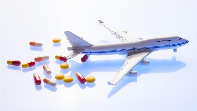 בלי תרופות בבטן המטוס (צילום: shutterstock) (צילום: shutterstock)