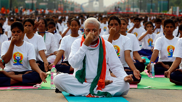 35 אלף משתתפים. ראש ממשלת הודו מעביר שיעור לרבבות בניו דלהי (צילום: רויטרס) (צילום: רויטרס)