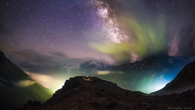 לילה מלא כוכבים בהרי הקווקז. צילום: יבגני טרישקו (צילום: מתוך http://twanight.org/) (צילום: מתוך http://twanight.org/)