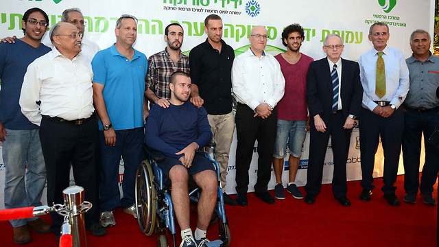 Seriously wounded soldiers meet the medical staff at Soroka Medical Center (Photo: Herzl Yosef)