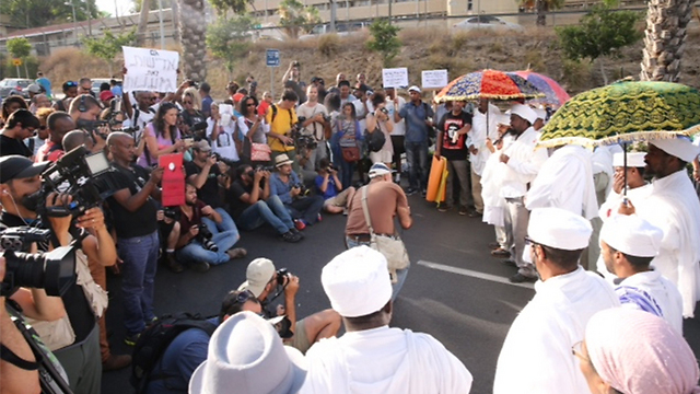 Media document the protest (Photo: Motti Kimchi)