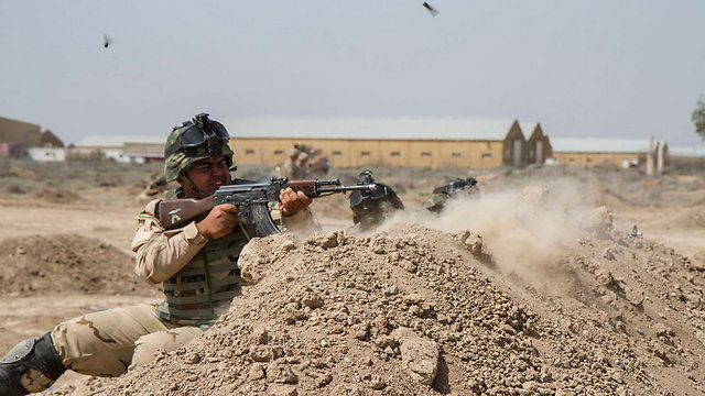 חיילים מתאמנים עם צבא ארה"ב בעיראק (צילום: רויטרס) (צילום: רויטרס)