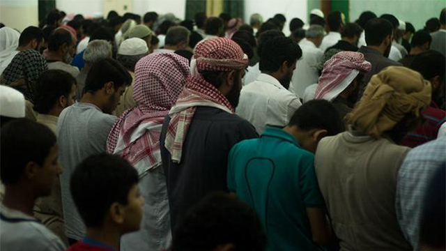 דאעש פרסם פסקי הלכה נוקשים לקראת הרמדאן, בהם איסור על יציאת נשים מבתיהן ()