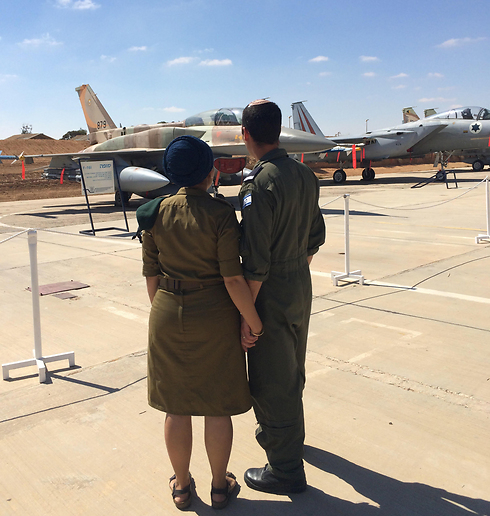 The ace fighter pilot with his wife (Photo: IDF spokeperson)