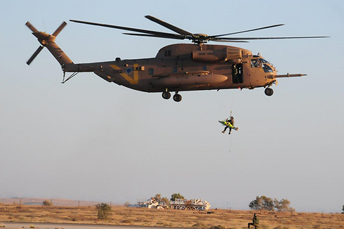 IDF soldier repelling from a Yasur helicopter (Photo: Herzel Yosef)