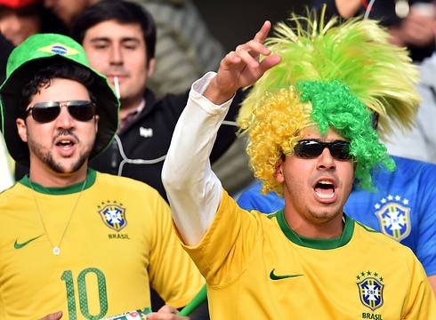 אוהדי נבחרת ברזיל ביציע (צילום: AFP) (צילום: AFP)