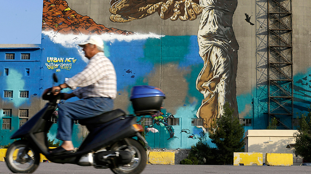 רוב היוונים דווקא רוצים להישאר בגוש האירו (צילום: AP) (צילום: AP)