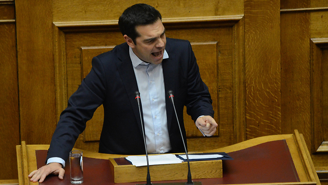 "ציפראס פישל". ראש ממשלת יוון בפרלמנט באתונה (צילום: MCT) (צילום: MCT)