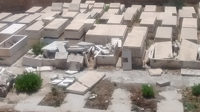 Destroyed tombstones in the Afghanistan Jewish section of the Mount of Olives cemetery (Photo: Tazpit)