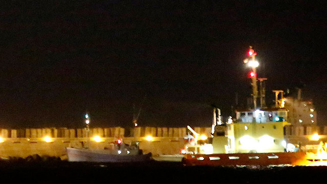 תם המסע. הספינה השבדית מול חופי אשדוד (צילום: אבי רוקח) (צילום: אבי רוקח)