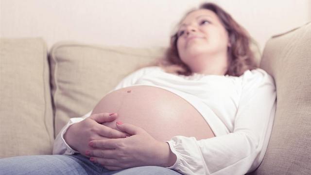 90% מהנשים בהריון סובלות מסימני מתיחה (צילום: shutterstock) (צילום: shutterstock)
