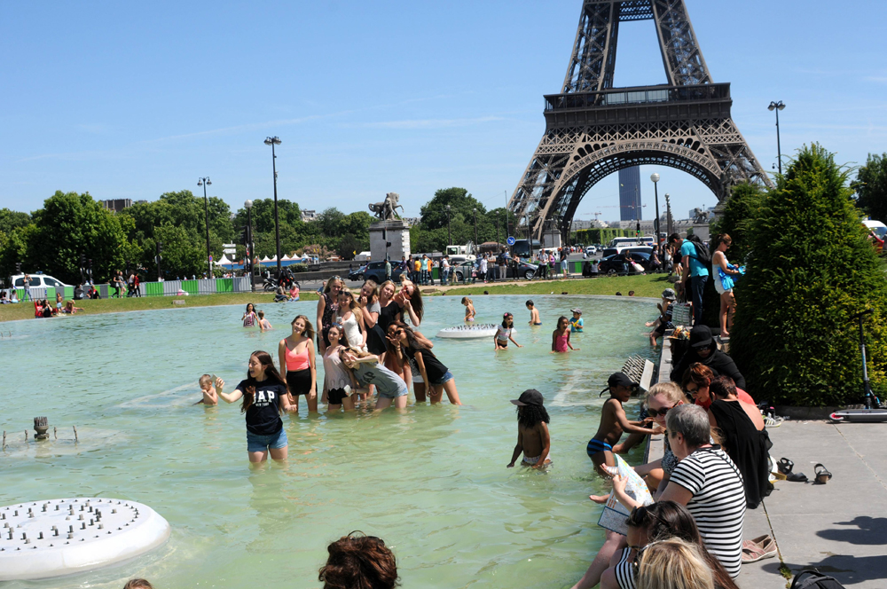 גם בגל החום הנוכחי, פריז היא אופציה מועדפת (צילום: MCT) (צילום: MCT)