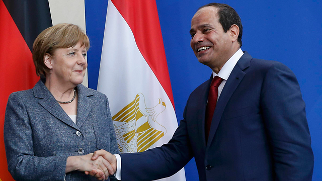 אנגלה מרקל עם נשיא מצרים סיסי (צילום: רויטרס) (צילום: רויטרס)