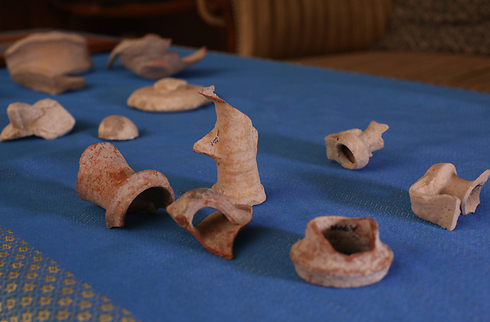 Pottery fragments found in the mikveh (Photo: Gil Yohanan)