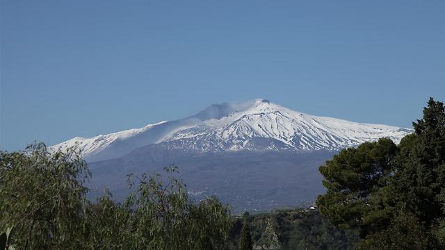 הר אטנה (צילום: עינב ברזני) (צילום: עינב ברזני)