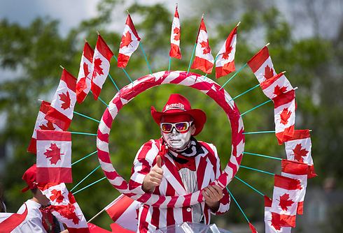 בעיר אונטריו חגגו את "יום קנדה" לציון הצטרפות המחוזות שיצרו את קנדה בשנת 1867 (צילום: AP) (צילום: AP)