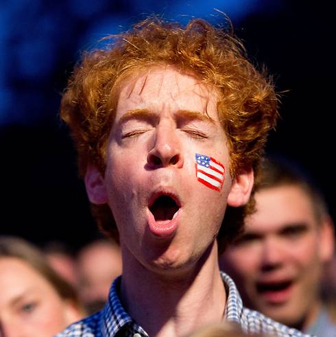 מישהו כאן מאוד אוהב את ברונו מארס. חוגג עצמאות (צילום: AP) (צילום: AP)