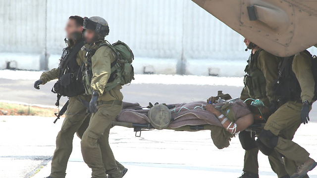 Wounded soldiers being evacuated during Operation Protective Edge (Photo: Yariv Cohen)