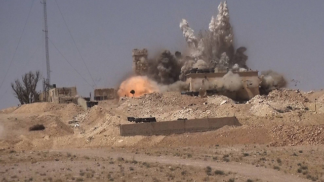 ISIS fighters in battle (Photo: AP)