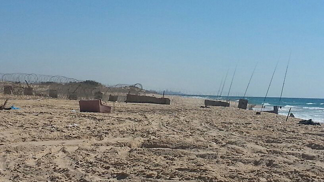 חוף זיקים. כאן חצה אברה מנגיסטו את הגבול (צילום: רועי עידן) (צילום: רועי עידן)