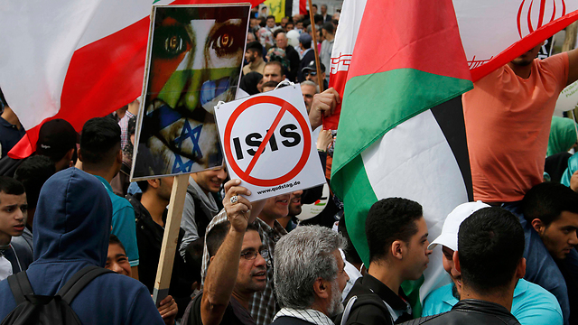 מפגינים נגד ישראל (צילום: רויטרס) (צילום: רויטרס)