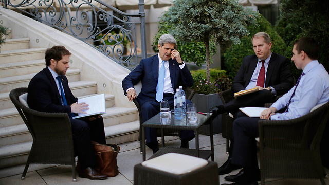 Kerry and his team in Vienna (Photo: AP)