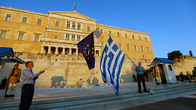 יוון ואירופה, עדיין ביחד. הפרלמנט באתונה (צילום: MCT) (צילום: MCT)