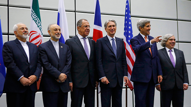 The Foreign Ministers before the announcment (Photo: AP)