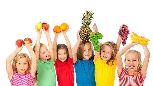 תנו לילדים ירקות ופירות מגוונים מדי יום. תזונה נכונה נגד מחלות (צילום: shutterstock) (צילום: shutterstock)