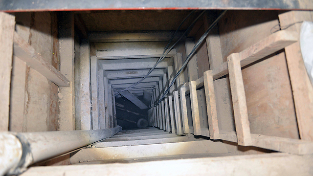 תמונות נוספות מתוך המנהרה. 3,250 טונות עפר פונו (צילום: AFP) (צילום: AFP)